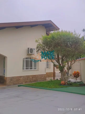 Imagem ((OPORTUNIDADE)) *LINDA CASA COM 05 DORMITORIOS EM TAUBATÉ* - ACEITA PERMUTA POR IMÓVEL EM UBATUBA.
