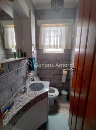Imagem Oportunidade única: duas casas no mesmo terreno, com entradas independentes e uma localização pri...