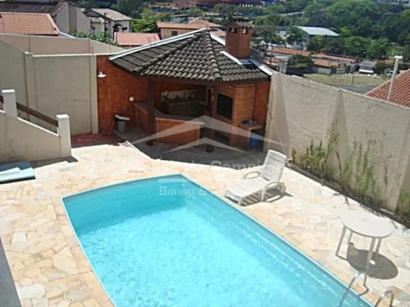 Imagem Excelente residência de 4 quartos (1 suíte), área gourmet com piscina e churrasqueira e 4 garagen...