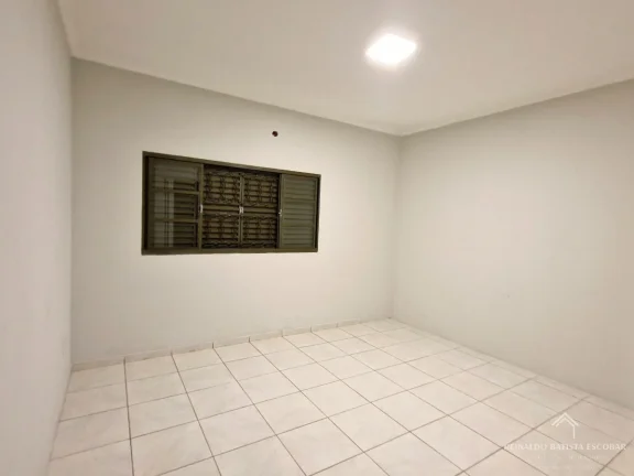 Imagem Casa térrea cômodos amplos com ótima localização na Vila Nasser