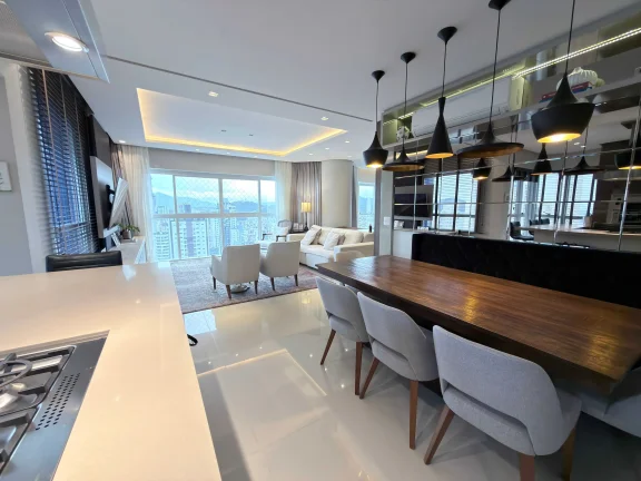 Imagem Apartamento com 3 dormitórios sendo 3 suítes e 3 vagas de garagem em Balneário Camboriú/SC
