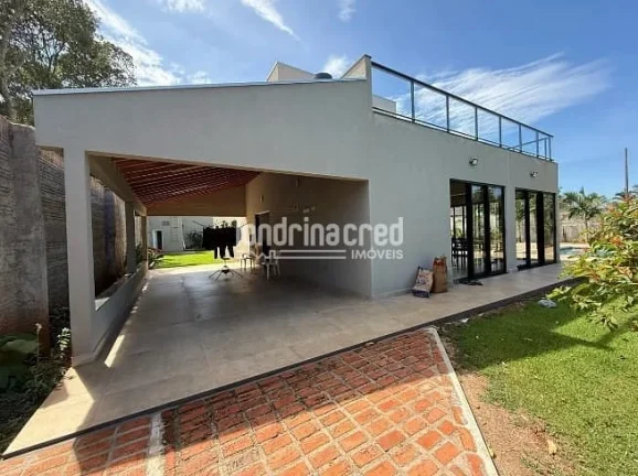 Imagem Sobrado de alto padrão em Cambé: 3 suítes, piscina aquecida, casa de visitas, pomar, energia solar e 3.000m² de terreno amplo