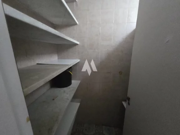 Imagem sobrado 4 dormitórios, 2 vagas, piscina, para locação