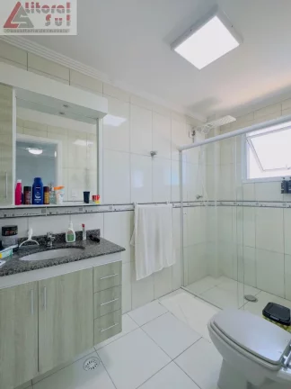 Imagem Apartamento 03 suites, alto padrão, 02 vagas de garagem privativas 156 m2 de frente para o mar, área total 233 m2 e vista total para o mar,