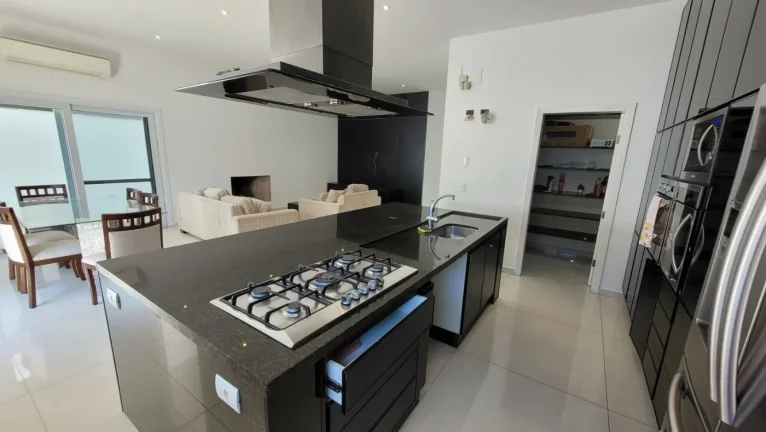 Imagem Casa para Venda em Itanhaém, Vila São Paulo, 4 dormitórios, 4 suítes, 2 banheiros, 3 vagas