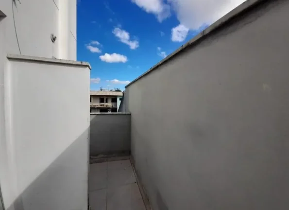 Imagem Apartamento com 1 suíte mas 1 dormitório no bairro Gravatá de Navegantes com churrasqueira a carvão e terraço a venda com Adriano Carpes Imóveis.