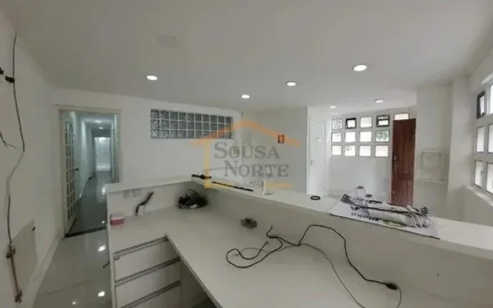 Imagem Sobrado Comercial, 2 pavimentos, o primeiro oferece logo na entrada, recepção e banheiro com acess...