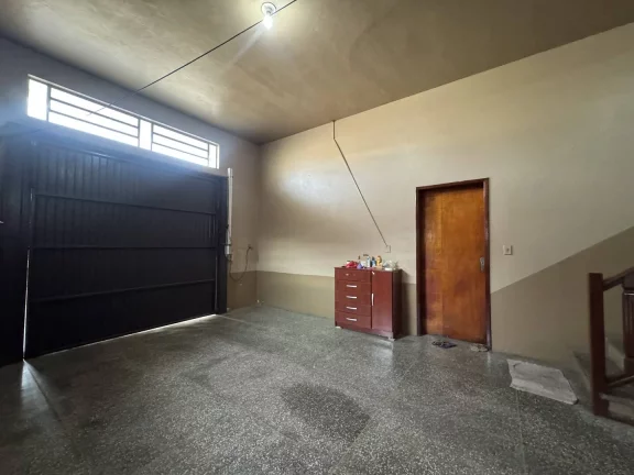 Imagem Casa 252m2, 3 quartos, mais peça comercial de 80 m2, AV. João P. De Vargas