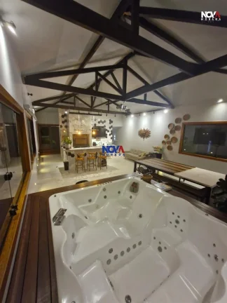Imagem Conheça esta deslumbrante casa triplex, com 280m de área privativa, localizada no condomínio no R...