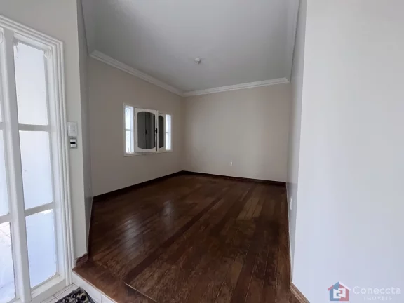 Imagem Casa à Venda no Centro de Patos de Minas – 3 Quartos, Suíte e 330m² de Conforto