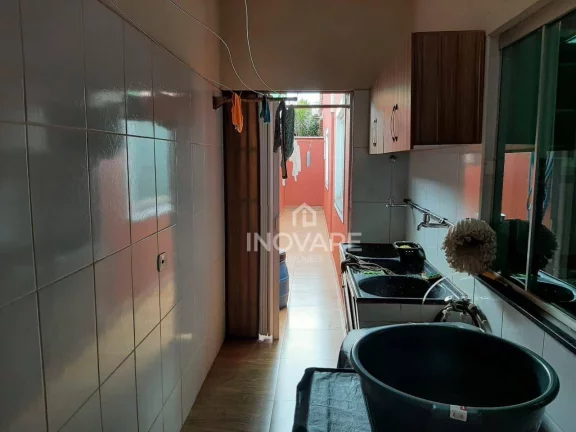 Imagem Casa com 3 dormitórios à venda, 230 m² por R$ 750.000,00 - Jardim Leonora - Itumbiara/GO