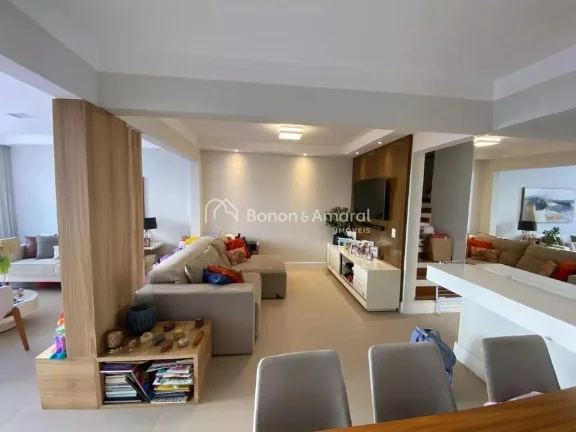 Imagem Linda casa em condomínio, situada próxima ao Parque Ecológico. O imóvel conta com três dormitó...