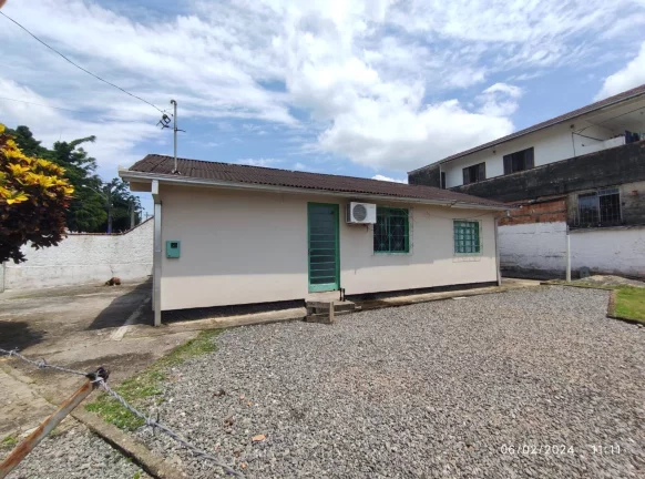 Imagem Casa à venda no bairro Adhemar Garcia em Joinville/SC