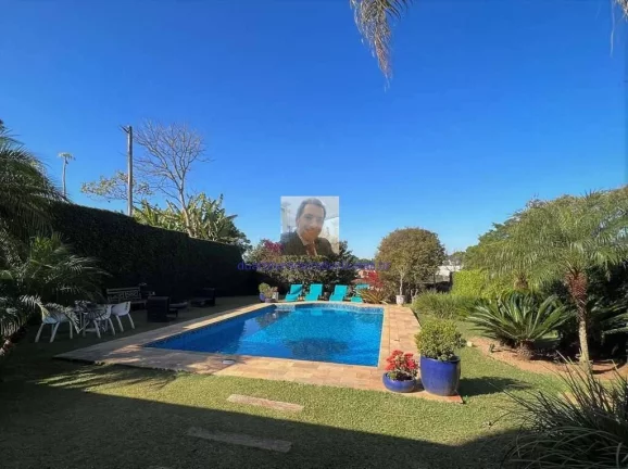 Imagem Vende-se Casa 4suítes, piscina e vista. Miolo da Granja Viana.