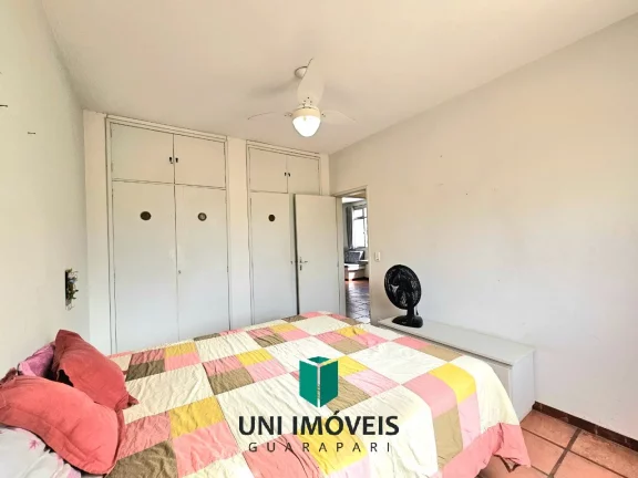 Imagem Imperdível ! Amplo apto 2 quartos tendo 2 vagas de garagem há poucos passos da Praia do Morro !