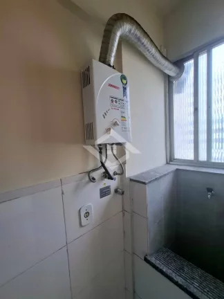Imagem Vende Apartamento, Tijuca em frente ao Shopping 2 quartos, 64m2, sem vaga.