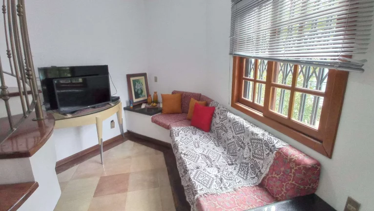 Imagem Casa com 4 Dormitórios à Venda, Área de 316 m2, Piscina, Edícula e Anexo - Santa Mônica, Florianópolis/SC