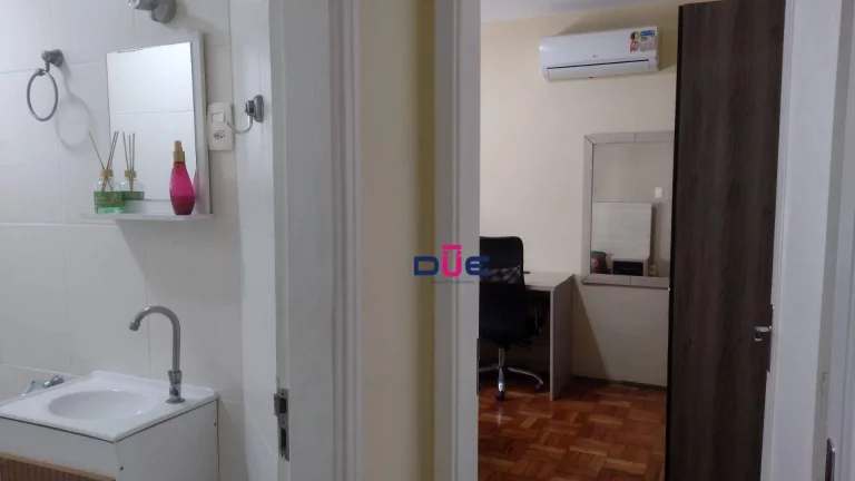 Imagem Apartamento 3 dormitórios enormes com dependência completa, a 2 quadra da praia, Gonzaga, Santos