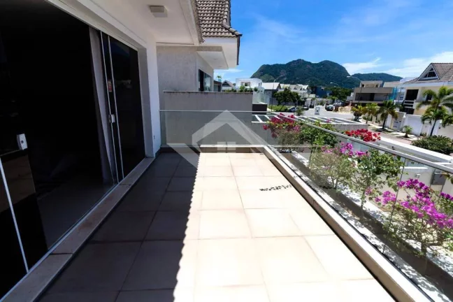 Imagem Casa Duplex para Venda de 3 Quartos no Recreio com 264 m²