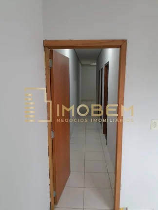 Imagem Casa à venda em Sinop-MT no Jardim Novo Horizonte: 5 quartos, 2 salas, 2 vagas de garagem, 240m² de área!