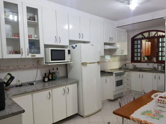 Imagem Sobrado mobiliado à venda, 210m² área construída 3 Dormitorios 4 Vagas
