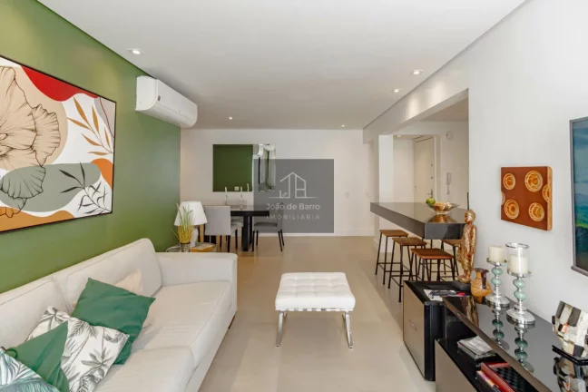 Imagem Apartamento Impecável no Itaim Bibi - 3 Dorms, 1 Suíte, 105m². Viva o Melhor de SP!