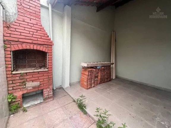 Imagem Casa Térrea 2 Dorms com Suíte, Churrasqueira e 2 Vagas – Caiçara