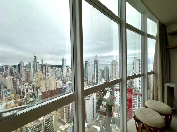 Imagem Apartamento decorado com 3 suítes e 3 vagas de garagem em Balneário Camboriú