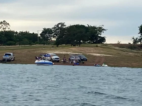 Imagem Rancho no Condomínio Pontal do Lago em Delfinópolis (MG)
