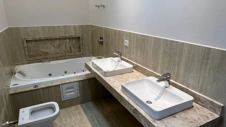 Imagem Casa em Condomínio à Venda em Campo Grande-MS - Residencial Damha III: 3 Quartos, 3 Suítes, 3 Salas, 5 Banheiros, 6 Vagas, 280m².