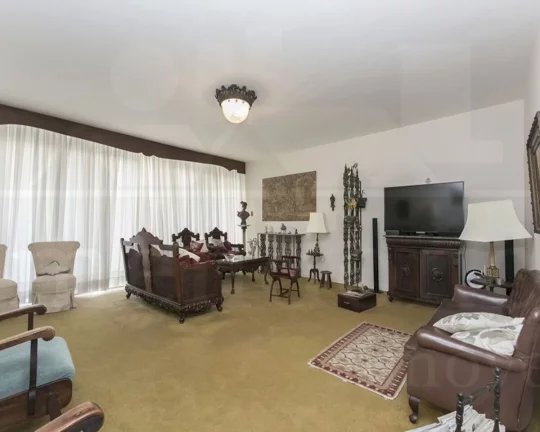Imagem Apartamento amplo, living para 2 ambientes com piso de tacos, 03 dormitórios com piso de tacos e ar...