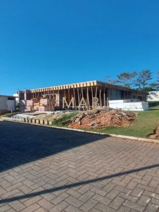 Imagem Linda Casa de Alto Padrão à Venda em Condomínio no Bairro Ingleses - Florianópolis SC!!