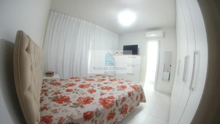 Imagem Venda de casa em São Francisco, Niterói-RJ: 2 quartos, 1 suíte, 2 salas, 3 banheiros, 4 vagas de garagem, 100m². Confira!