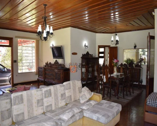 Imagem Casa com 3 dormitórios à venda, 270 m² por R$ 1.200.000 - Vila Abernéssia - Campos do Jordão/SP