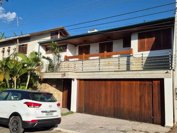 Imagem Linda e espaçosa casa em condomínio, com área construída de 312 m² e 320 m² de terreno. O imó...