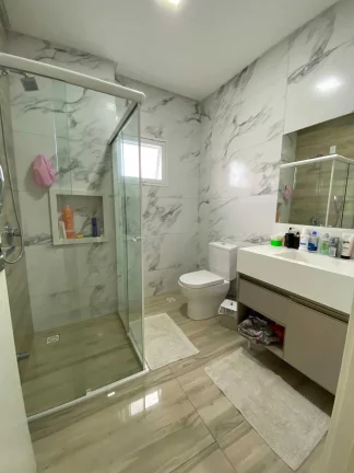 Imagem Casa mobiliada no Condomínio Caledônia com 4 suítes e 4 vagas de garagem em Camboriú-SC