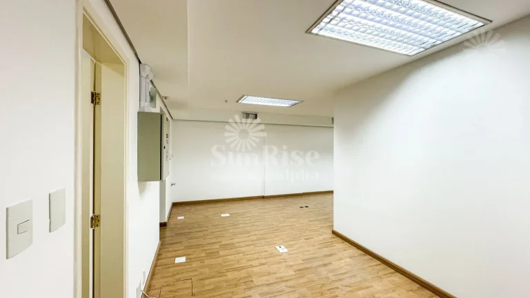Imagem Sala Comercial para alugar com 91m² e 2 vagas - R$4.457,77 - Eagle Point - Alphaville Industrial - Barueri/SP