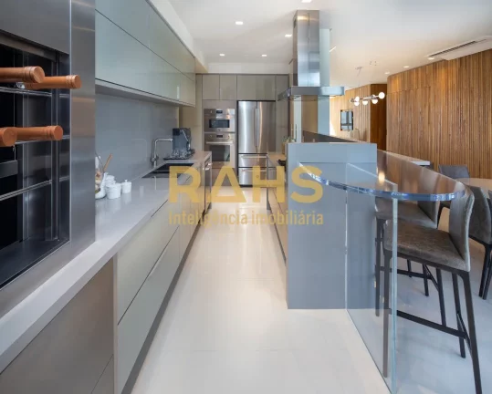 Imagem 81 andares, o maior residencial da América Latina; Altura: 281 metros; 264 apartamentos; Tamanho do...