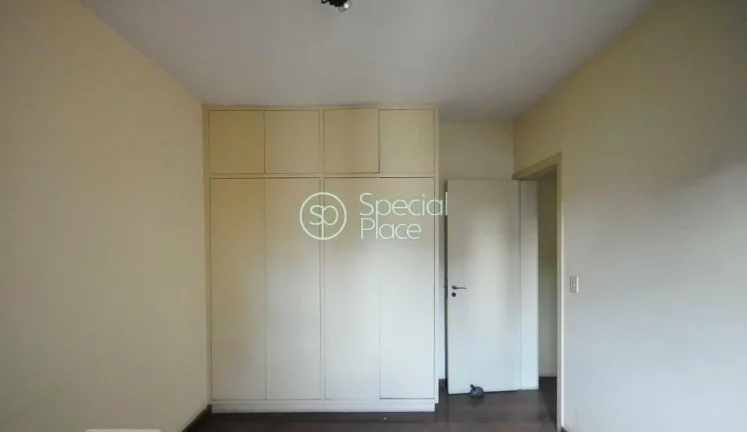 Imagem Amplo apartamento à venda com 6 quartos, sendo 3 suítes, e 6 banheiros no total. Este apartamento ...