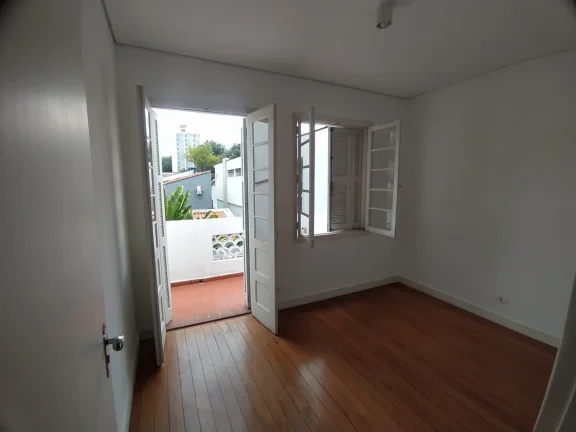 Imagem Casa Jardim Europa - 126M², 2 Dorms, 1 Vaga, Varanda, Armários.