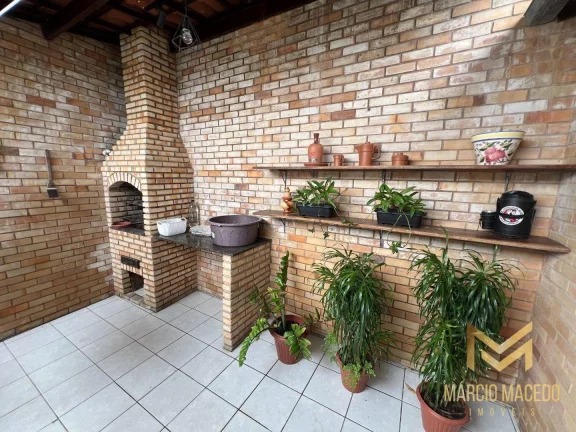 Imagem Casa com 5 dormitórios à venda, 285 m² por R$ 850.000,00 - São Gerardo - Fortaleza/CE