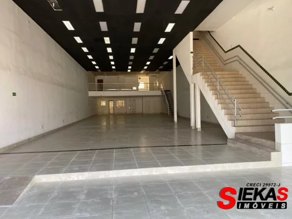 Imagem Galpão Comercial para Locação na Vila Santa Teresa - 6 Salas, 3 Banheiros, 2 Vagas de Garagem, 840 m² - São Paulo-SP