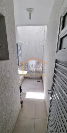Imagem Casa em condomínio fechado, 2 dormitórios, sala para 2 ambientes, cozinha, banheiro, lavanderia, 1...