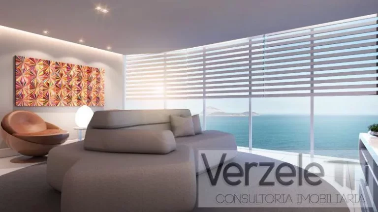 Imagem Apartamento 4 ou + dormitórios para Venda em Balneário Camboriú / SC no bairro Centro