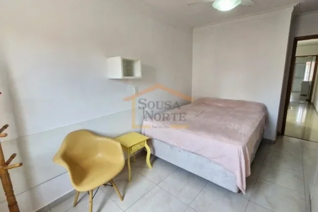 Imagem Sobrado residencial com 92m². O imóvel possui sala bem iluminada, cozinha com armários planejados...