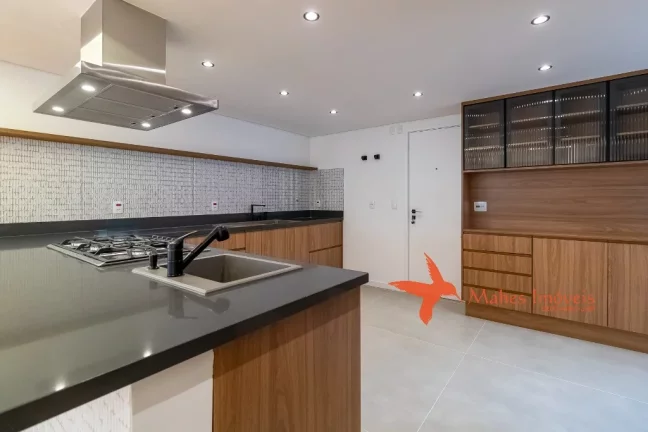 Imagem Espaçoso Apartamento de Reformado com 3 quartos (sendo 2 Suítes) em Cerqueira C?(C)sar, São Paulo - 220,95m e 2 Vagas de Garagem!