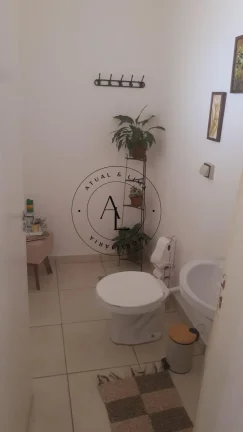 Imagem Casa Aconchegante com 3 Quartos (1 Suíte), Quintal e Jardim na Frente!