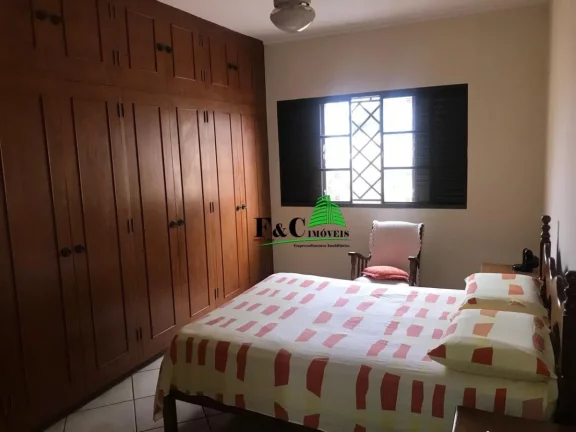 Imagem Casa para Venda em Limeira, Vila Paulista, 3 dormitórios, 1 suíte, 2 banheiros, 5 vagas