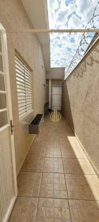 Imagem Casa em ótimo estado - 2 dormitórios e piscina à venda, 111 m² por R$ 380.000 - Jardim Interlagos - Ribeirão Preto/SP