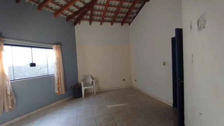 Imagem Linda casa com 03 suítes em terreno que dispõe de 2.131m² Condomínio Residencial Village da Serra!